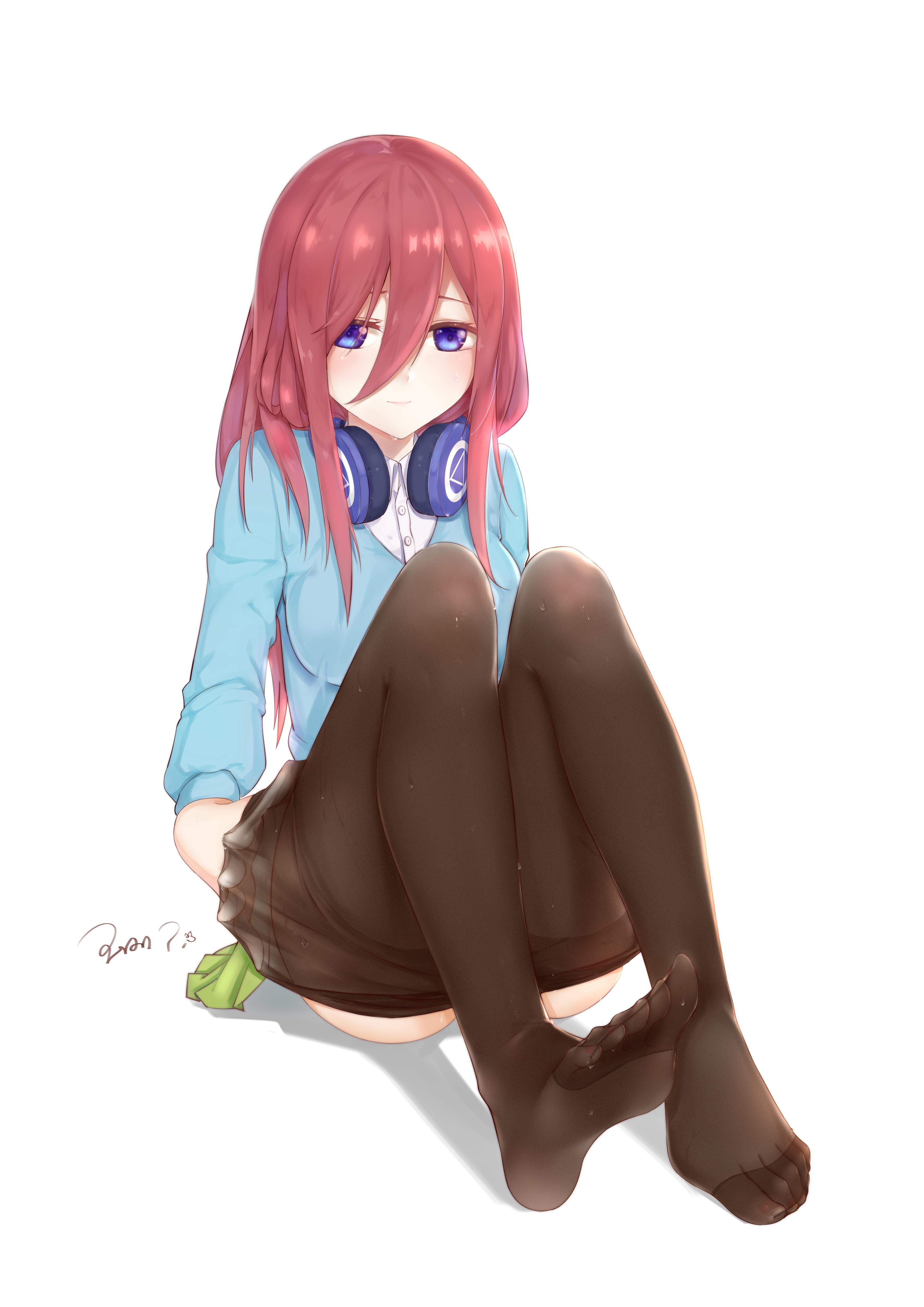 Miku taking of her tights [Quintessential Quintuplets] - Quintessential Quintuplets