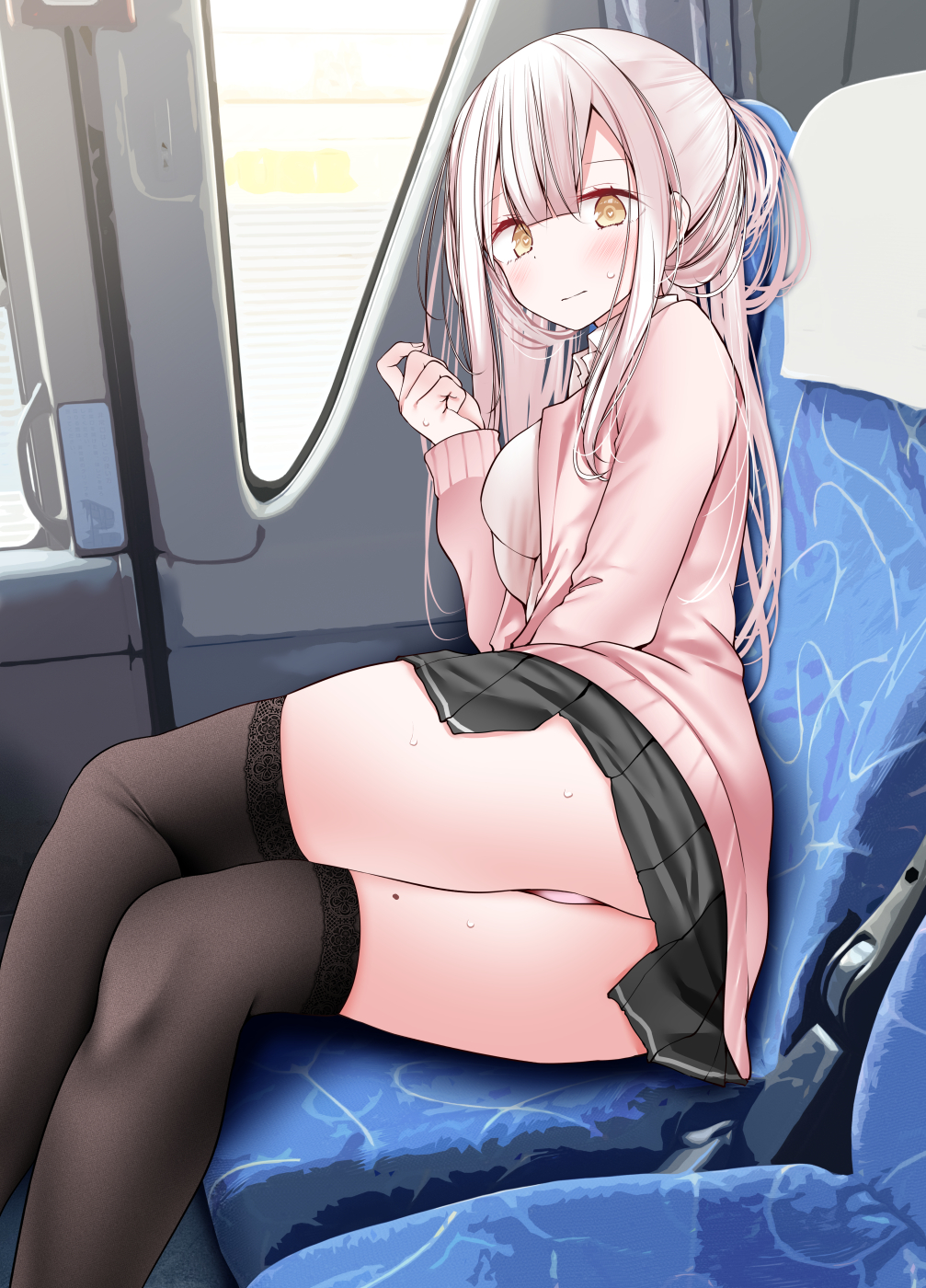 Showing off on train (usotsukiya) - usotsukiya