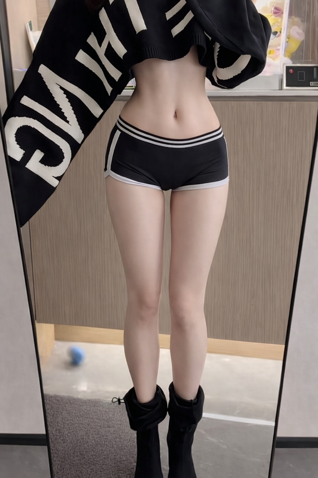 Is the shape of this leg beautiful? (animelegs Anime GIF)