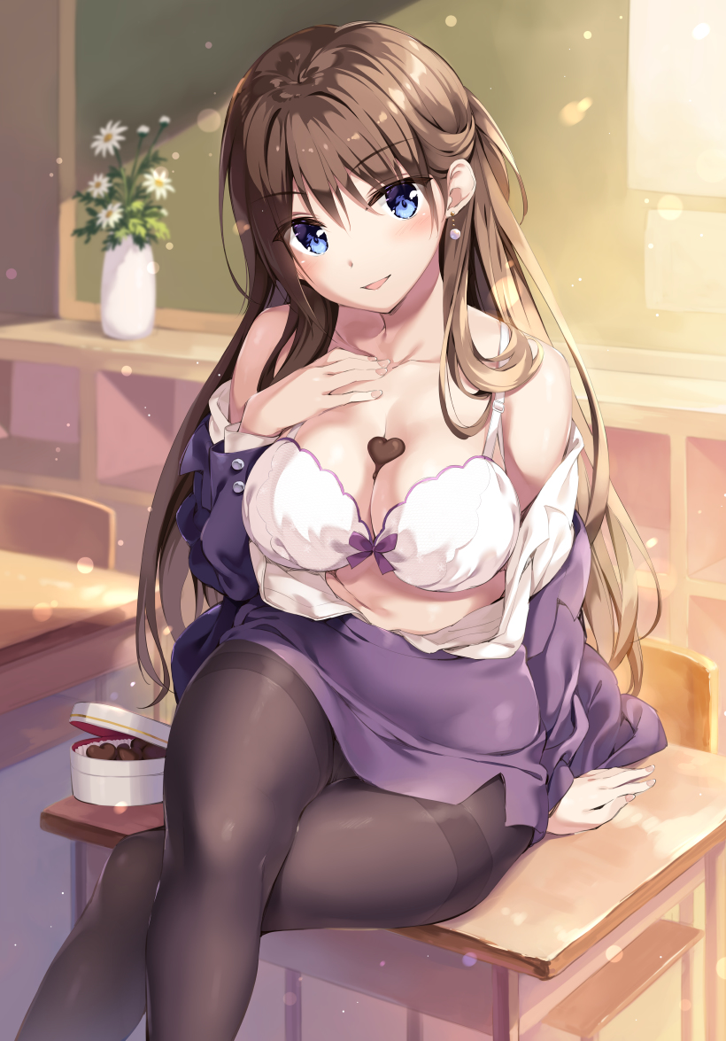 On the desk [Original] - Original